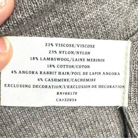 Sparrow by ANTHROPOLOGIE Taupe Gray 3-D Flower Snap Cardigan Sweater Women's XS - Picture 10 of 12